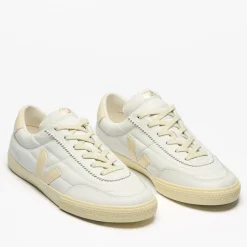 Trainers|Veja Women's Panenka Leather Low Top Trainers - UK 3