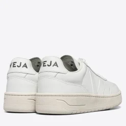 Trainers|Veja Women's V-90 Bastille Leather Trainers - UK 3